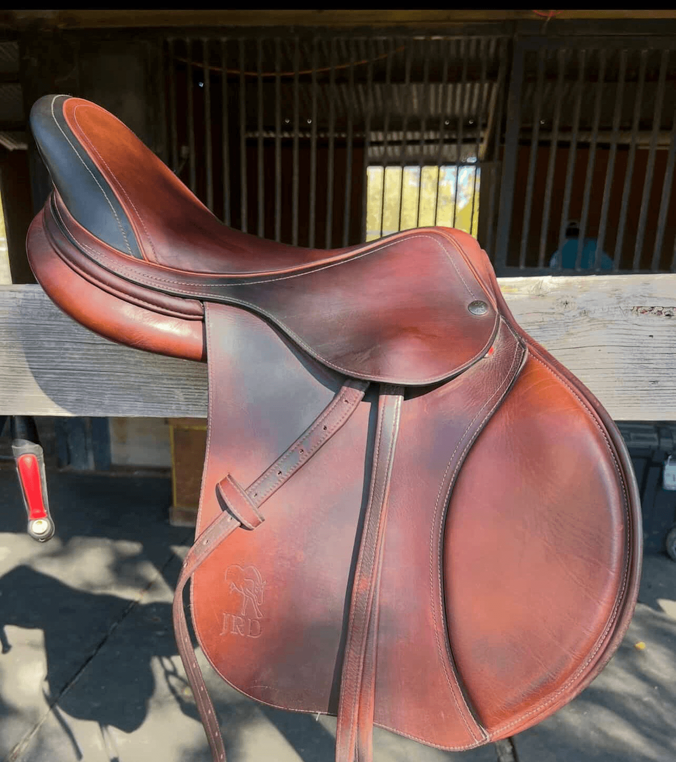 JRD jump saddle